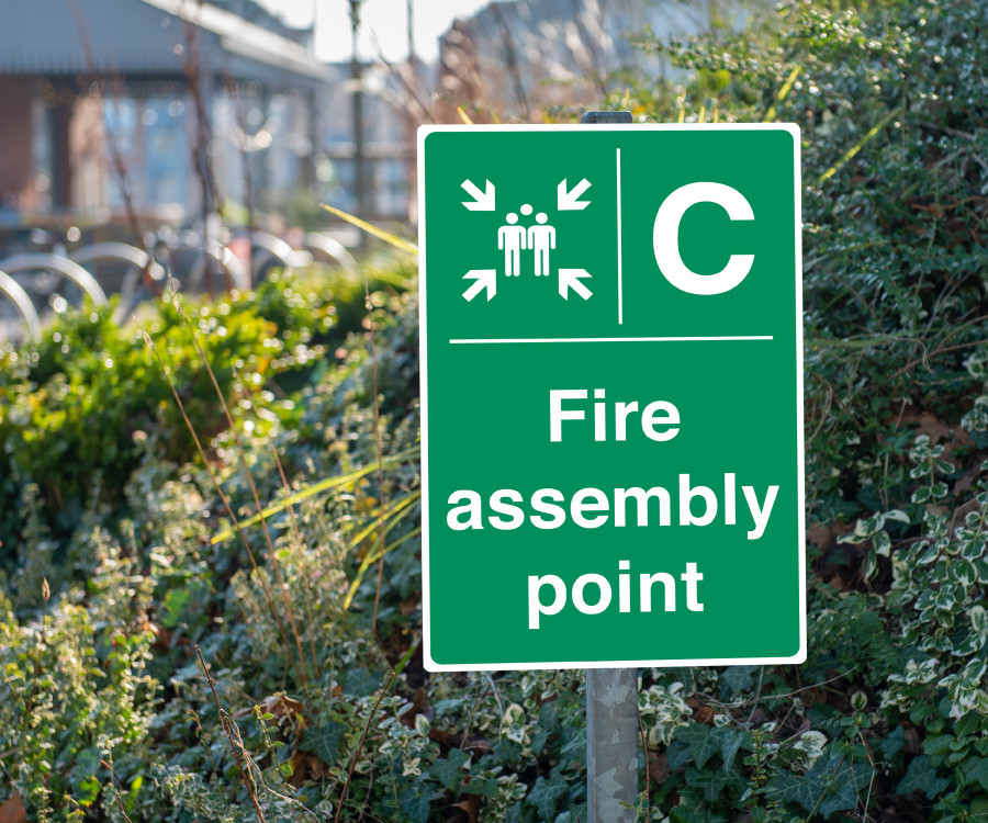 es270 post mounted fire assembly point with number 400x600