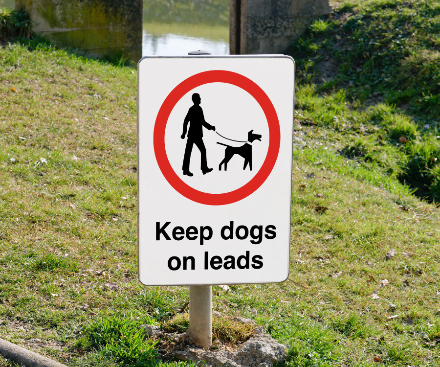 ps267 ps268 keep dogs on leads wall post sign 200x300